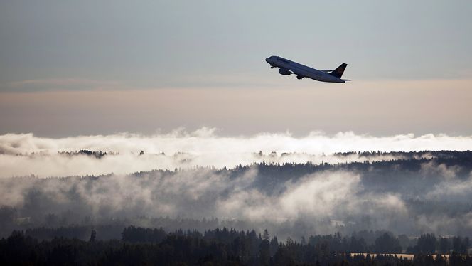 Store flater: Et Lufthansa-fly letter fra Oslo Lufthavn, fanget med Canon EOS 5Ds R og 200mm f/2. Foto: Eirik Helland Urke