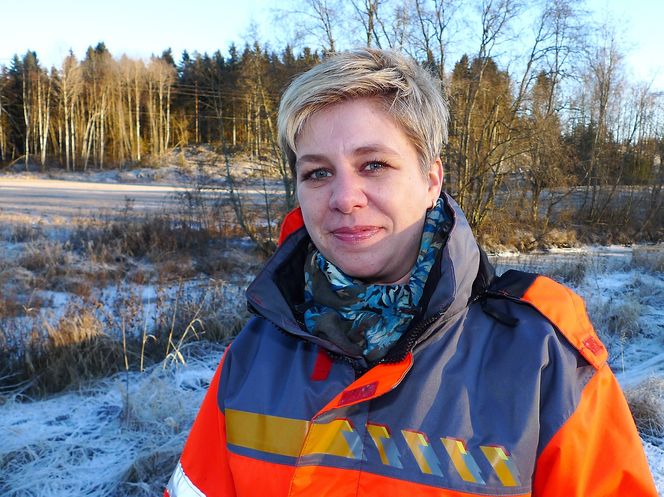 - Prøver viser nå at det nedre forsterkningslaget ikke er tilfredsstillende i forhold til de krav Statens vegvesen har, sier prosjektleder Elin Bustenes Amundsentil NRK.