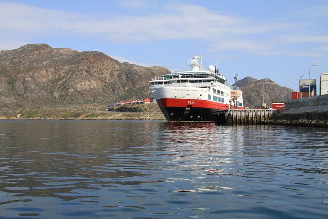 Fram ved kai i Sisimiut på Grønland.