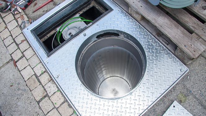 Avfallet lagres under bakken før det sendes videre til Bossnett-terminalen.