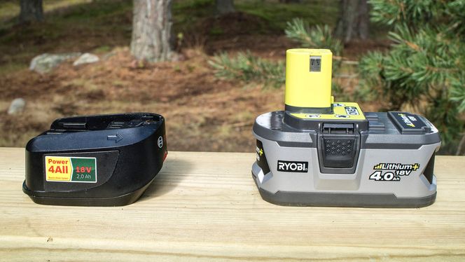 To mot fire: Vi testet de to sirkelsagene med det største batteriet som er tilgjengelig i skrivende stund. Bosch har et på 2 Ah (2,5 Ah kommer snart) mens Ryobi, som også har et større batteriutvalg har et på 4 Ah. Likevel ble vi skuffet over at batteriet fra Ryobi bare klarte å sage 50 prosent lenger enn Bosch. Et dobbelt så stort batteri burde klart å sage dobbelt så langt.