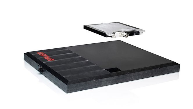 Brusas Frame-konsept bygger all kraftelektronikk inn i én ladeplate. Alt som trengs er å forsyne den med 3,7 kW, og selvsagt en