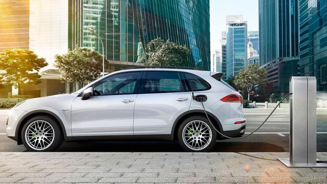 Den kraftige SUV-en Cayenne S har en batteripakke på 10,8 kWh.