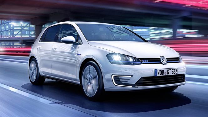 Golf GTE er en sprek kompaktbil som også kan være elbil i fem mil.