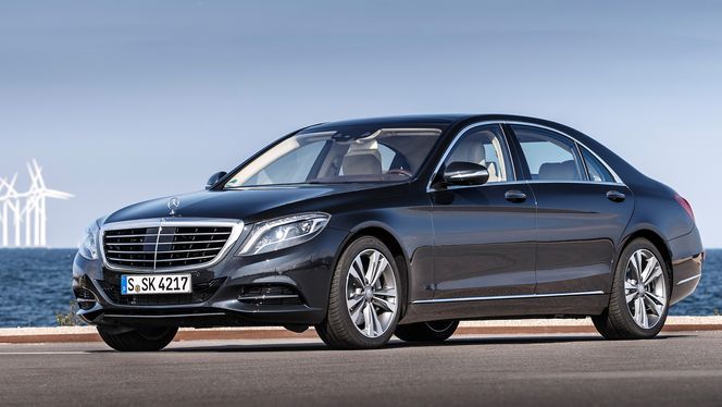 Luksusbilen Mercedes-Benz S500 i hybridversjon.