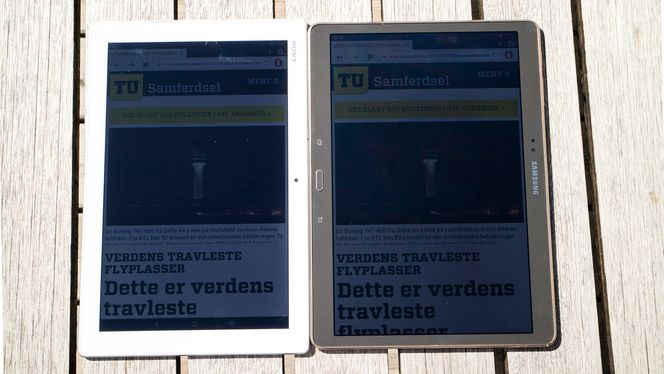 Mot Samsung i solen: Selv i intenst sollys er det mulig å lese skjermen på Xperia Z4 Tablet. Den er mer lyssterk enn Samsungs fantastiske AMOLED-skjerm på deres 10,5 toimmers Tab S.
