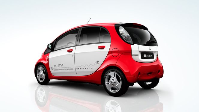 «Trillingene», her representert av Mitsubishi i-Miev, er ganske små elbiler som egner seg bra til mange formål.