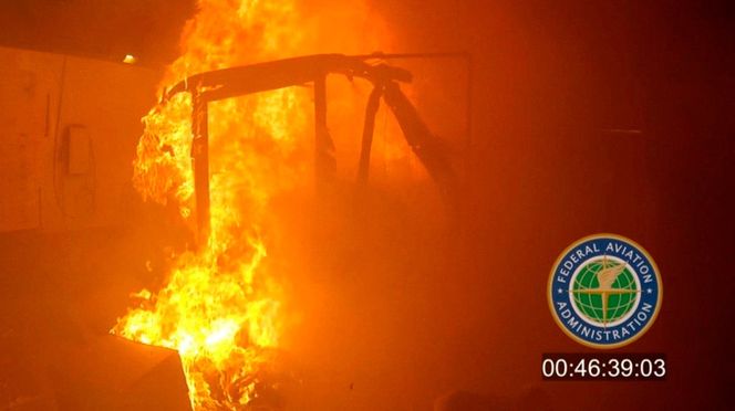 Federal Aviation Administration (FAA) har gjennomført tester som viser hvordan branner i lasterommet kan oppstå i forsendelser med litiumbatterier.