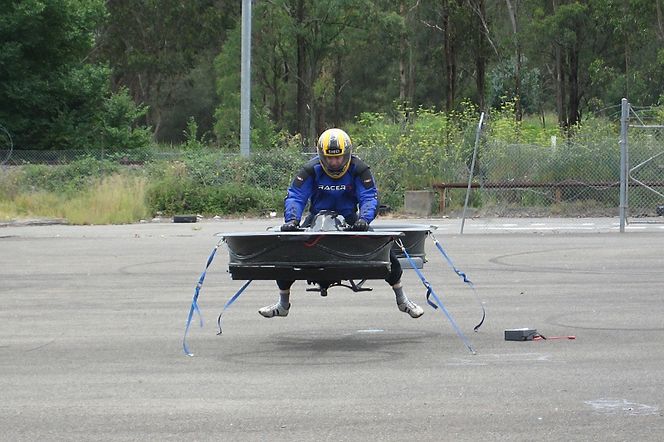 Her testes første generasjon Hoverbike-prototyp.