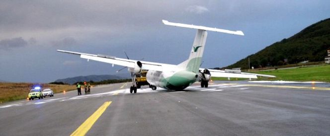 Landingen ble hard og høyre hovedunderstell kollapset med det resultat at flyet sank ned på siden.Tross dette klarte flygerne å holde flyet på rullebanen.