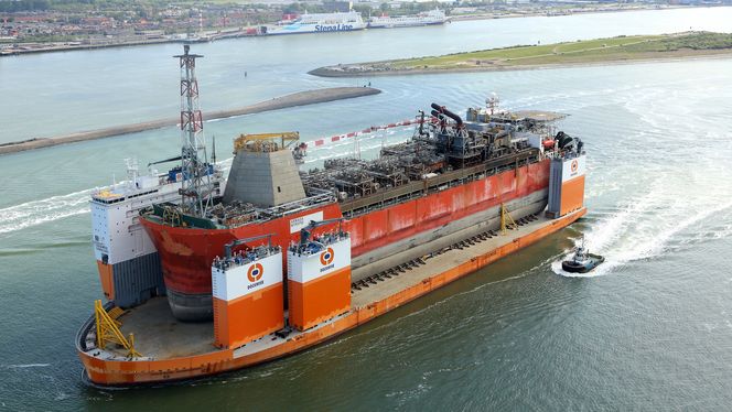 Armada Intrepid ble lastet om bord på Dockwise Vanguard i mai. Skipene er nå utenfor Indonesia.