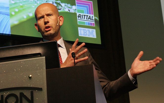 Olje- og energiminister Tord Lien flagget avgiftskutt under åpningen av byggestarten for Lefdal. Bilde: Espen Zachariassen