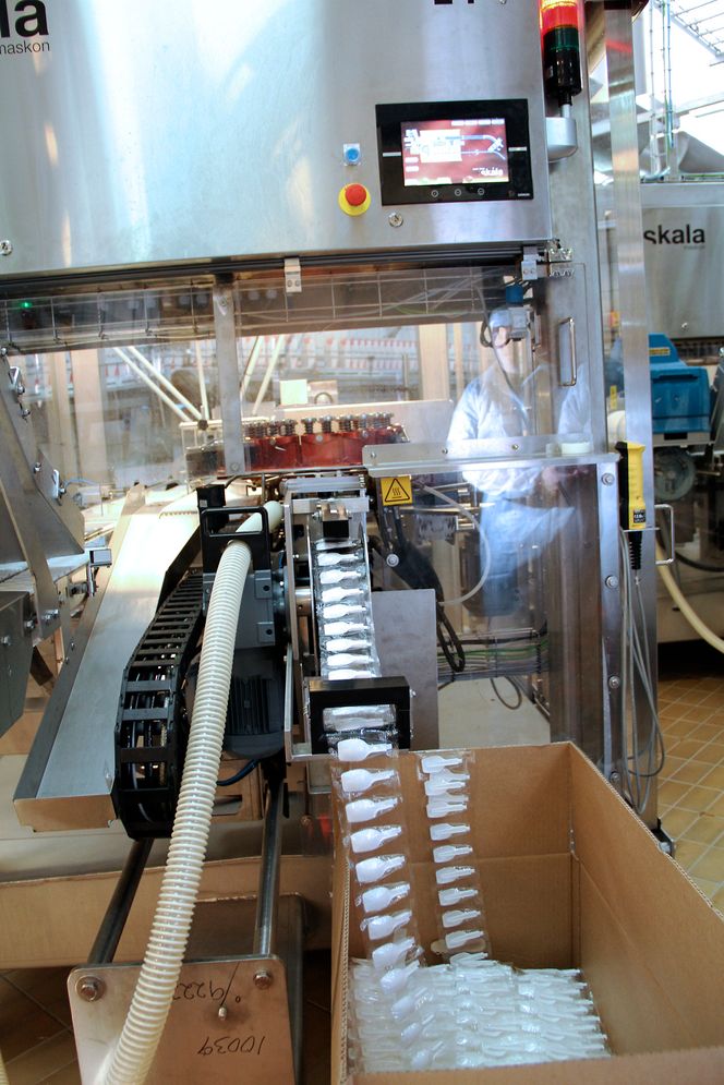 Skjeene limes fast i høyt tempo, likevel har utviklerne klart å utvikle et system der det meste går roligere for seg enn i det gamle anlegget fra 1999.