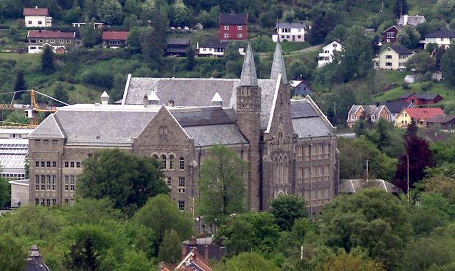 NTNU. Gløshaugen. Studier. Utdanning. Universitet. Student. Studere.