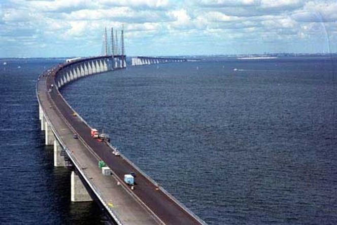 Øresundsbrua som forbinder Danmark og Sverige koster 370 kroner i kontantbillett.