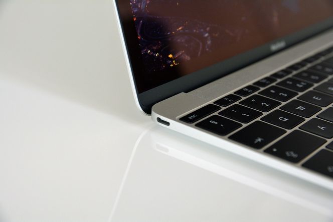 Den ene USB-C-porten som er igjen skal løse alt, til og med lading.