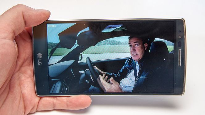 Skjermen er god til å se video med.