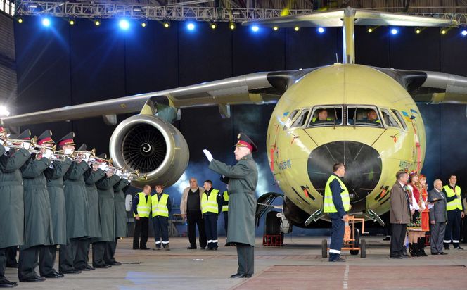 Høytidelig utrulling av An-178 torsdag.