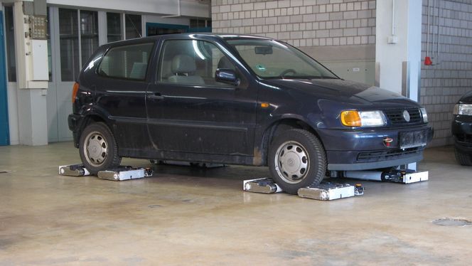 Avert-robotene kan flytte et kjøretøy på opptil to tonn helt av seg selv.