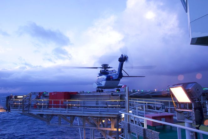 En Sikorsky S-92 lander på Åsgard A-installasjonen i Norskehavet. Maskinen er utbredt på norsk sokkel.