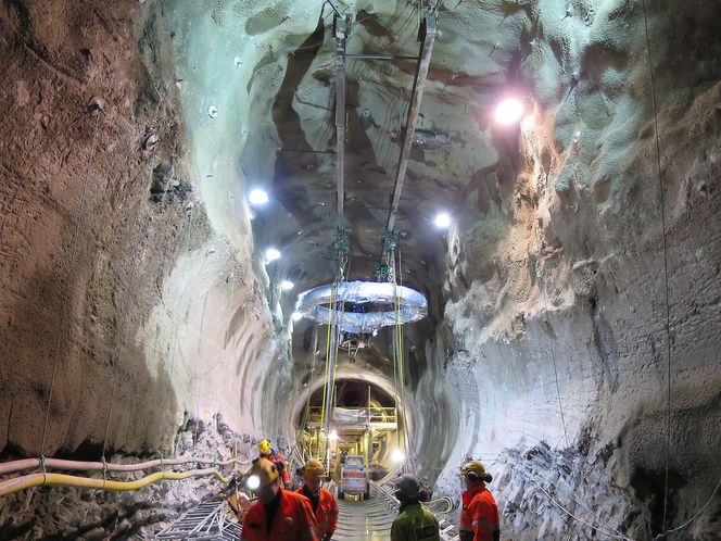 Her er nisjen som er sprengt ut for å få på plass det nye lageret.