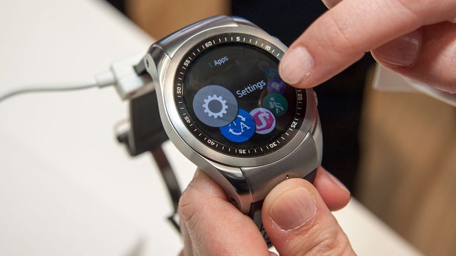 Wath Urbane LTE kjører LGs Wearable Platform, som er basert på WebOS.