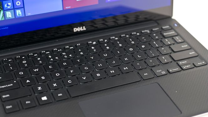 Tastaturet har relativt små taster, men er likevel komfortabelt å skrive på.