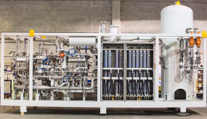 Air Products leverer vanligvis nitrogengeneratorer som brukes til å sikre skip og plattformer mot ekspolosjoner og brann. Membranet (som er inni de avlange grå rørene) skal nå testes for for å se om det klarer å fange opp CO2.