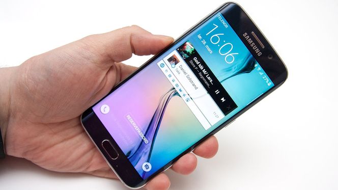 Låseskjermen til Galaxy S6 Edge.