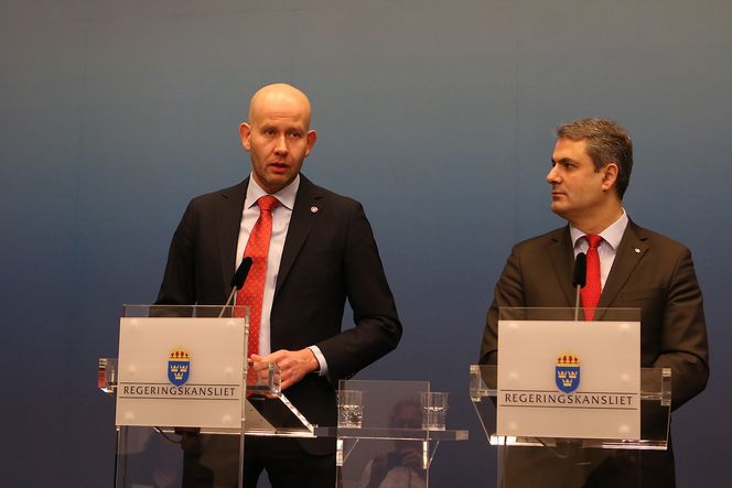 Energiminister Tord Lien (Frp) og hans svenske kollega Ibrahim Baylan presenterte fredag en avtale som innebærer at ambisjonen i elsertifikatmarkedet økes med 2 TWh til 28,4 TWh.