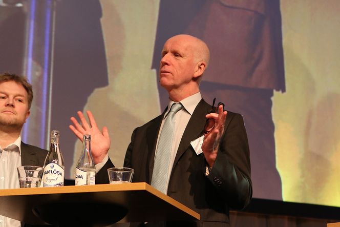 - Det norske distribusjonsnettet er bekymringsfullt svakt, sa vassdrags- og energidirektør Per Sanderud på Energi Norges vinterkonferanse i Stockholm torsdag.