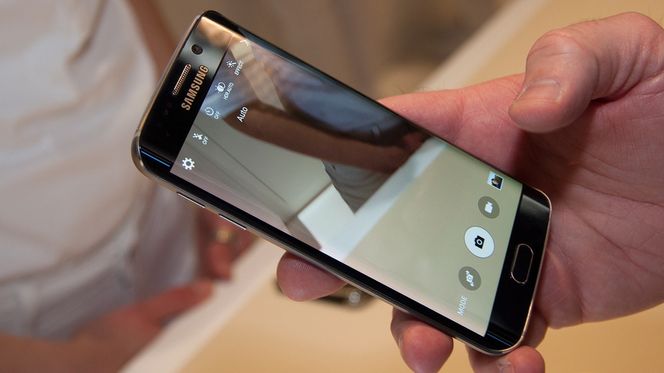Sidene på Galaxy S6 Edge er bøyd.