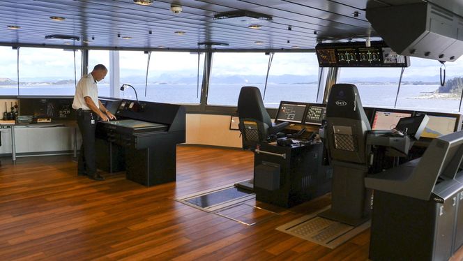 Digitalt kartbord med NavStation om bord «Island Performer», som eies av Island Offshore.
