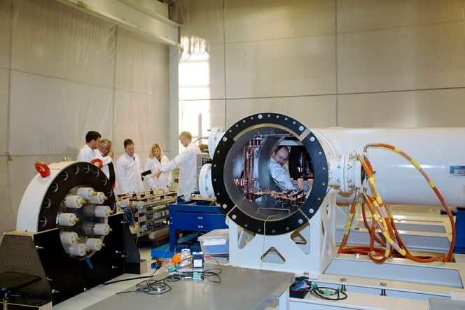 Pilot: Prosjektleder for Siemens&#039; arbeid med subsea-kraftsystem, Ove Bø, viser stolt fram trykklaboratoriet i Trondheim, hvor selskapet skal teste seg fram til en pilot som skal settes ut på dypt vann allerede neste år, hvis alt går som planlagt.