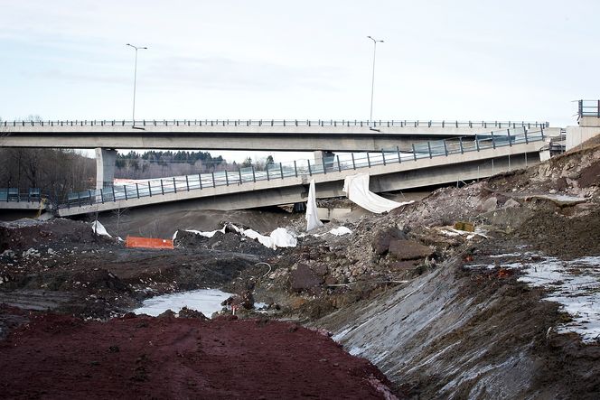 Restene etter sprengningen av Skjeggestad bru på E18 ved Holmestrand lørdag ettermiddag. Foto: Heiko Junge / NTB scanpix