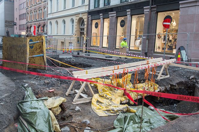 Samtidig som gata rustes opp legges det nye vann- og avløpsrør i området.