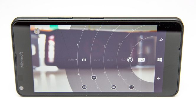 Kameraappen gir deg manuell kontroll over blant annet fokus og lukkertid.