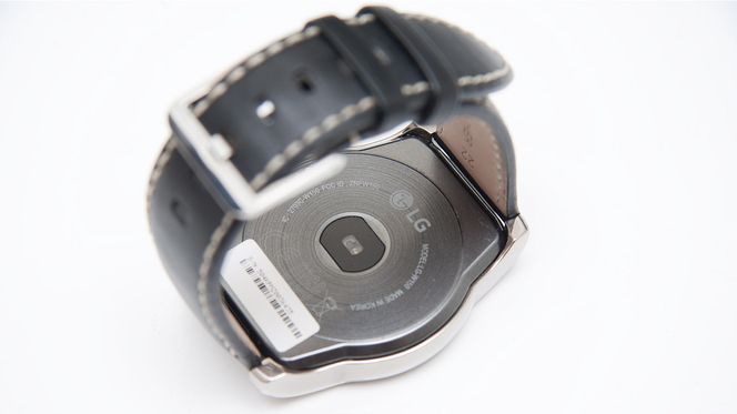 Den optiske pulsmåleren sitter på baksiden.