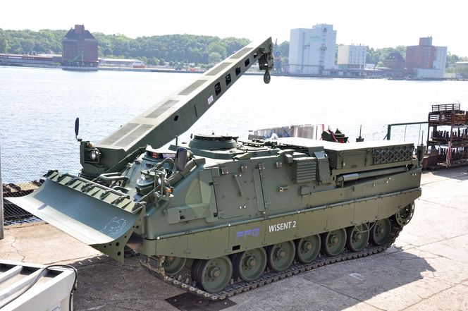 Wisent 2 bergingspanservogn på kaia i Flensburg. Foto: FFG