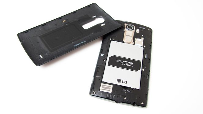 Siden bakdekselet kan fjernes, kan du enkelt bytte batteri.