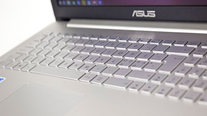 Tastaturet har hakket for myk respons for vår smak, men er langt fra ille.