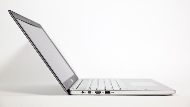 Skjermhengselen er ikke veldig fleksibel.