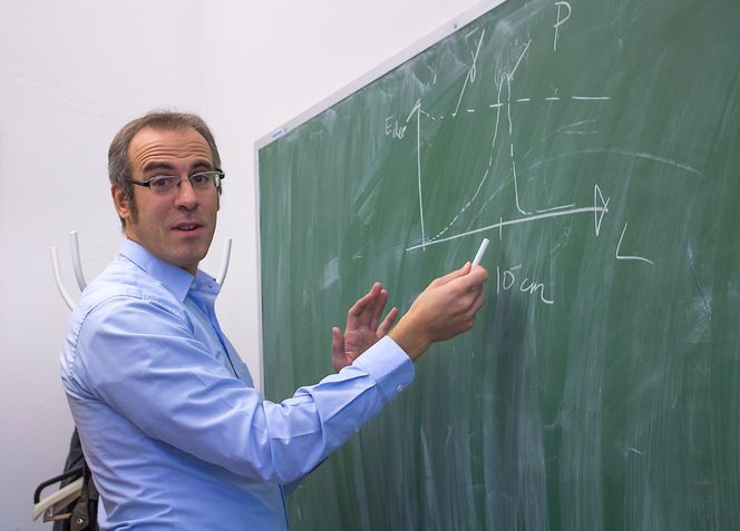 Skal bygge opp norsk kompetanse: Førsteamanuensis ved Universitetet i Oslo, Erik Adli, har vært med på å utvikle helt ny teknologi for partikkelaksellerasjon ved Stanford University. Nå skal han bygge opp kompetanse på akselerasjon i Norge.