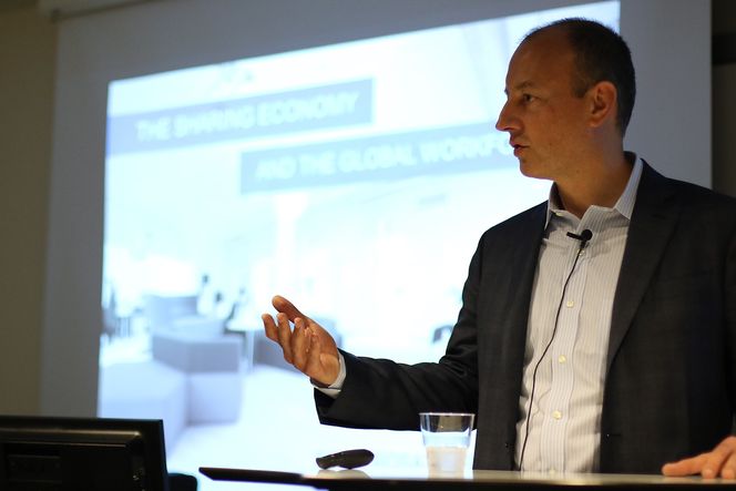 Nye teknologier endrer måten vi jobber og ferdigheter som gjaldt for ti år siden vil ikke gjelde i fremtiden.Det mener administrerende direktør i Elance Fabio Rosati.