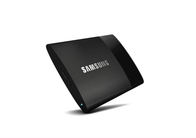 Superlommelager: Glem små bærbare disker. Samsungs nye T1 er en bitteliten SSD med rå hastighet og optil en TB kapasitet. Den vil nok koste noen kroner