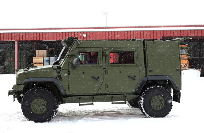 Flo gjennomfører nå mottakskontroll på de første Iveco LAV 4 her på Romerike tekniske verksted. Fire kjøretøy ankom fredag 16. januar, fire onsdag 21.januar og neste batch står klar fabrikken i Bolzano, Italia.