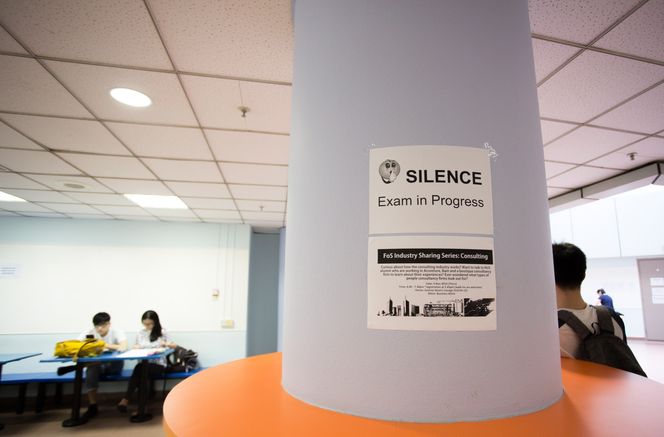 Avgjørende betydning: Når elevene i Singapore fyller 12 år, må de gjennom en PSLE-eksamen. Resultatet bestemmer i praksis hvordan livet deres kommer til å bli.