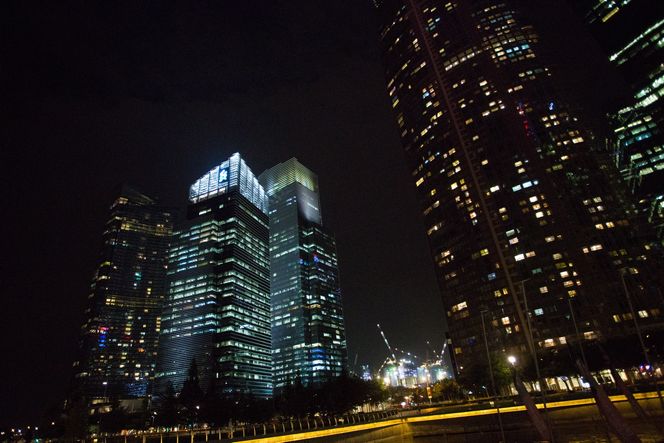 I stadig endring: For 50 år siden var Singapore et utviklingsland, mens i dag er landet tett befolket og Sørøst-Asias ledende finanssenter og med verdens nest travleste havn.