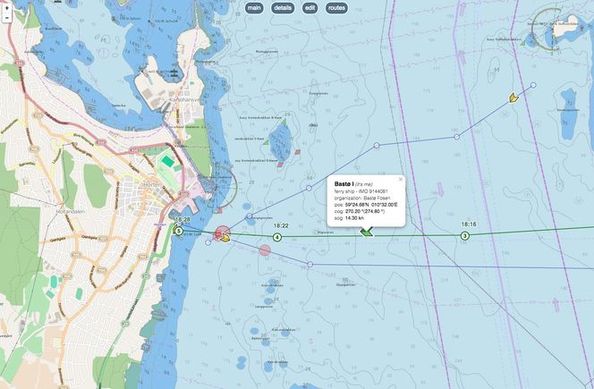 &quot;It&#039;s me&quot; står det bak Bastø I. Eget skip er grønt, andre er markert gule. Ankomsttid er beregnet ut fra skipets tekniske spesifikasjoner og normal oppbremsing.
