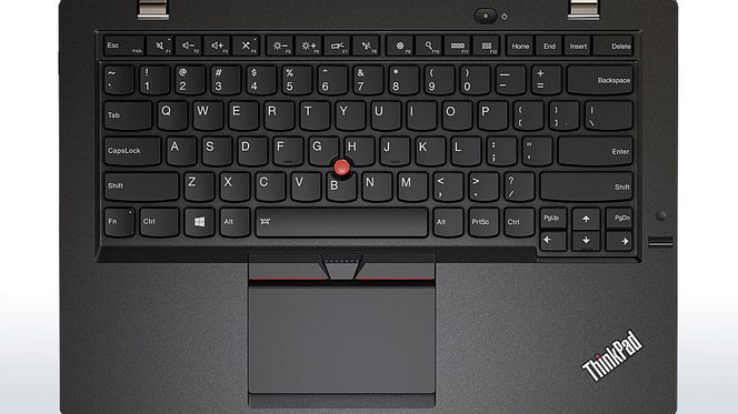 Knappene er tilbake på Thinkpad X1 Carbon, både over og under tastaturet.